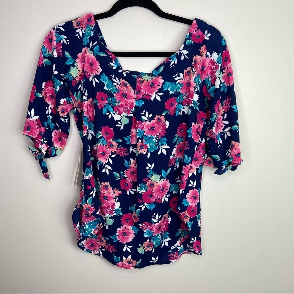 NWT floral off the shoulder women’s blouse size‎ small